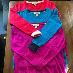 Banana Republic Extra Fine Merino Wool v- neck pull over size S